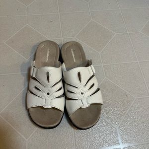 Croft &Barrow White Size 7 Slip On Sandals